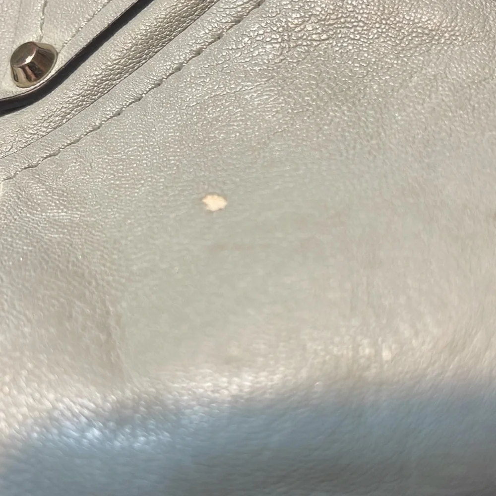 Guess Purse🥰🥰 - Picture 3 of 9